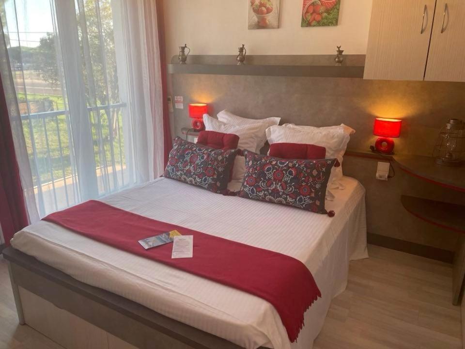 Hotel Le Mediterranee Йер Экстерьер фото
