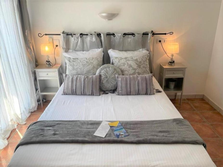 Hotel Le Mediterranee Йер Экстерьер фото